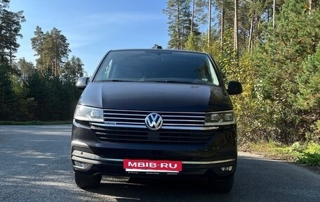 Volkswagen Multivan T6 рестайлинг, 2021 год, 7 900 000 рублей, 2 фотография