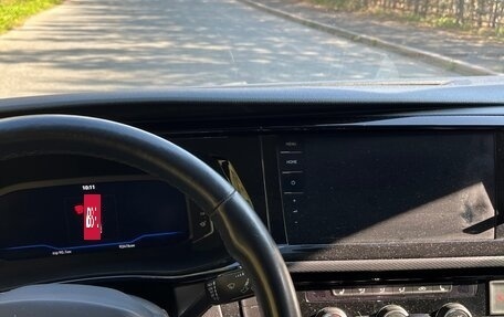 Volkswagen Multivan T6 рестайлинг, 2021 год, 7 900 000 рублей, 9 фотография