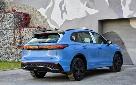 Volkswagen Tiguan, 2024 год, 4 300 000 рублей, 4 фотография