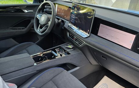 Volkswagen Tiguan, 2024 год, 4 300 000 рублей, 18 фотография