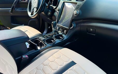 Toyota Highlander III, 2013 год, 2 030 000 рублей, 6 фотография