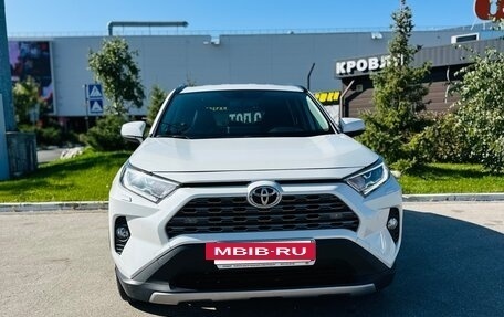 Toyota RAV4, 2022 год, 3 200 000 рублей, 9 фотография