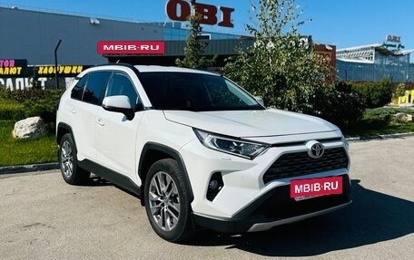 Toyota RAV4, 2022 год, 3 200 000 рублей, 8 фотография