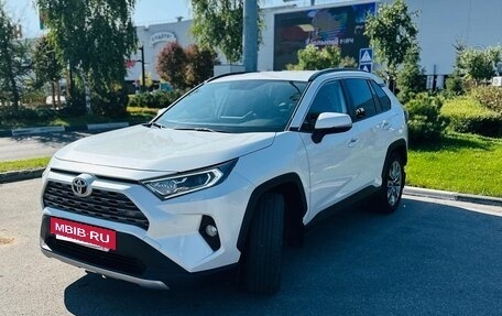 Toyota RAV4, 2022 год, 3 200 000 рублей, 19 фотография