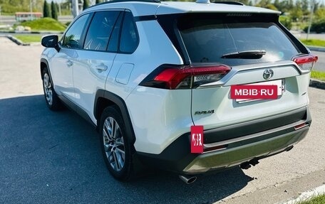 Toyota RAV4, 2022 год, 3 200 000 рублей, 13 фотография