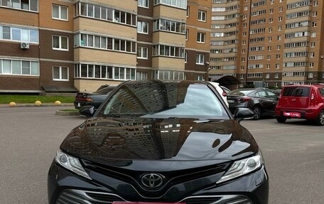 Toyota Camry, 2019 год, 2 850 000 рублей, 1 фотография