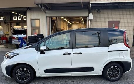 Toyota Sienta, 2022 год, 1 480 000 рублей, 4 фотография