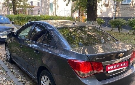 Chevrolet Cruze II, 2010 год, 715 000 рублей, 4 фотография
