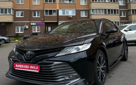 Toyota Camry, 2019 год, 2 850 000 рублей, 2 фотография