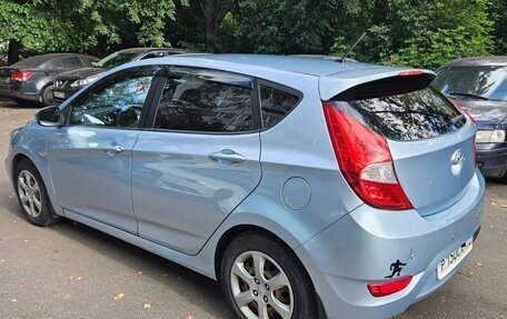 Hyundai Solaris II рестайлинг, 2011 год, 660 000 рублей, 3 фотография