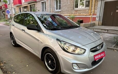 Hyundai Solaris II рестайлинг, 2012 год, 655 000 рублей, 2 фотография