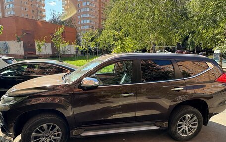 Mitsubishi Pajero Sport III рестайлинг, 2019 год, 2 700 000 рублей, 3 фотография