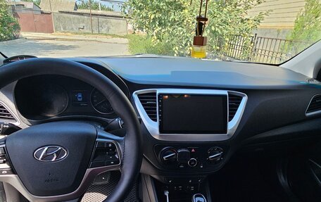 Hyundai Solaris II рестайлинг, 2018 год, 1 200 000 рублей, 9 фотография