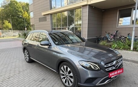 Mercedes-Benz E-Класс, 2018 год, 2 790 000 рублей, 5 фотография