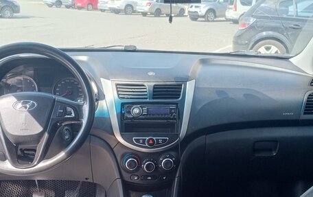 Hyundai Solaris II рестайлинг, 2011 год, 570 000 рублей, 3 фотография