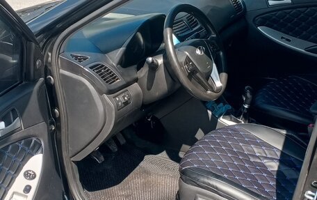 Hyundai Solaris II рестайлинг, 2011 год, 570 000 рублей, 5 фотография
