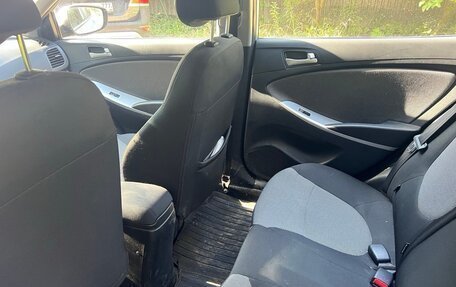 Hyundai Solaris II рестайлинг, 2012 год, 770 000 рублей, 8 фотография