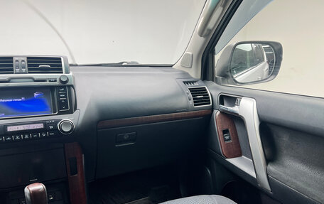 Toyota Land Cruiser Prado 150 рестайлинг 2, 2015 год, 2 870 000 рублей, 16 фотография