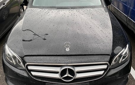 Mercedes-Benz E-Класс, 2019 год, 1 900 000 рублей, 1 фотография