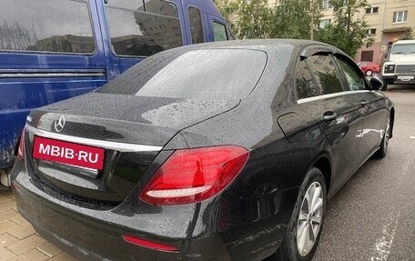 Mercedes-Benz E-Класс, 2019 год, 1 900 000 рублей, 6 фотография