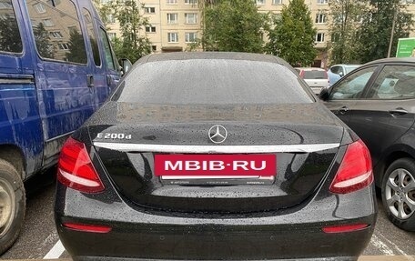 Mercedes-Benz E-Класс, 2019 год, 1 900 000 рублей, 4 фотография