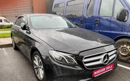 Mercedes-Benz E-Класс, 2019 год, 1 900 000 рублей, 2 фотография