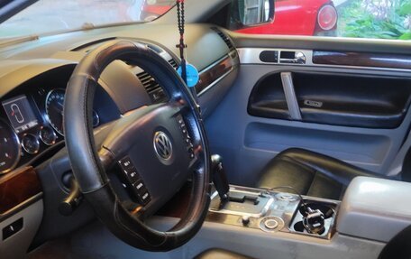 Volkswagen Touareg III, 2004 год, 900 000 рублей, 8 фотография