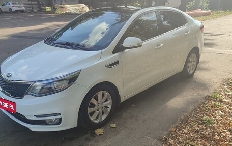 KIA Rio III рестайлинг, 2015 год, 1 050 000 рублей, 2 фотография