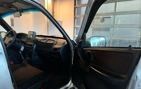 Chevrolet Niva I рестайлинг, 2003 год, 240 000 рублей, 21 фотография