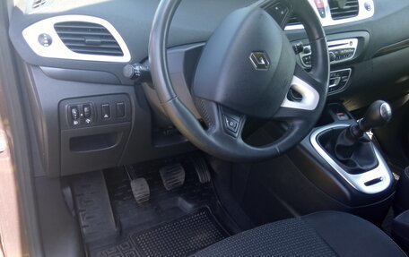 Renault Scenic III, 2010 год, 900 000 рублей, 2 фотография