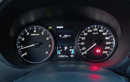 Mitsubishi Outlander III рестайлинг 3, 2020 год, 2 600 000 рублей, 11 фотография