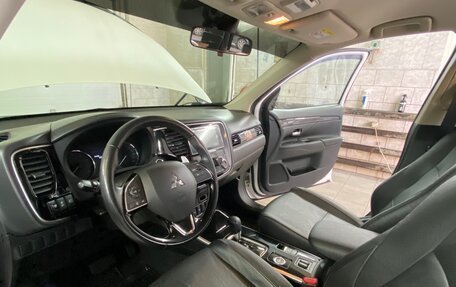 Mitsubishi Outlander III рестайлинг 3, 2018 год, 2 400 000 рублей, 1 фотография