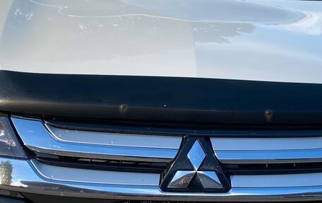 Mitsubishi Outlander III рестайлинг 3, 2018 год, 2 400 000 рублей, 3 фотография