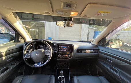 Mitsubishi Outlander III рестайлинг 3, 2018 год, 2 400 000 рублей, 5 фотография