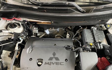 Mitsubishi Outlander III рестайлинг 3, 2018 год, 2 400 000 рублей, 13 фотография