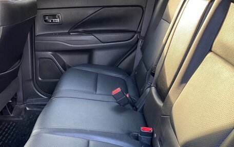 Mitsubishi Outlander III рестайлинг 3, 2018 год, 2 400 000 рублей, 9 фотография