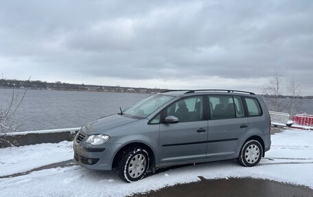 Volkswagen Touran III, 2010 год, 690 000 рублей, 1 фотография