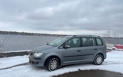 Volkswagen Touran III, 2010 год, 690 000 рублей, 1 фотография