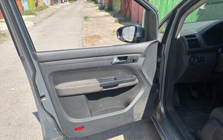 Volkswagen Touran III, 2010 год, 690 000 рублей, 9 фотография