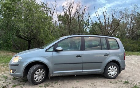 Volkswagen Touran III, 2010 год, 690 000 рублей, 4 фотография