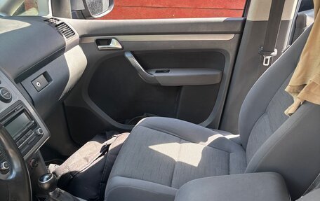 Volkswagen Touran III, 2010 год, 690 000 рублей, 10 фотография
