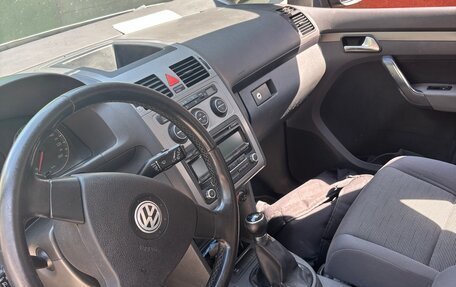 Volkswagen Touran III, 2010 год, 690 000 рублей, 11 фотография