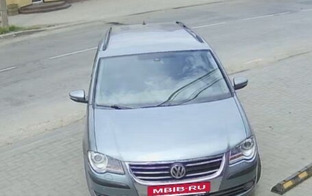 Volkswagen Touran III, 2010 год, 690 000 рублей, 7 фотография