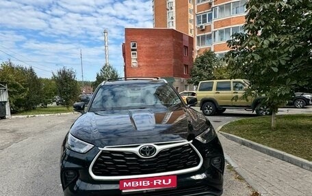 Toyota Highlander, 2022 год, 3 300 000 рублей, 1 фотография