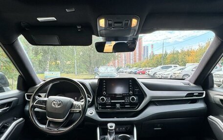 Toyota Highlander, 2022 год, 3 300 000 рублей, 2 фотография