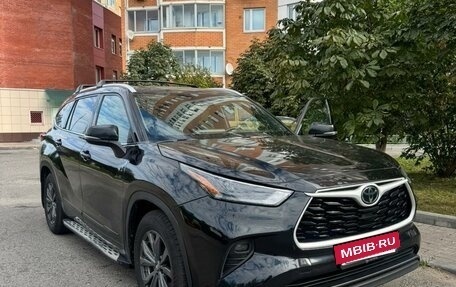 Toyota Highlander, 2022 год, 3 300 000 рублей, 4 фотография