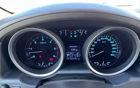 Toyota Land Cruiser 200, 2010 год, 3 490 000 рублей, 8 фотография