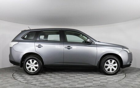 Mitsubishi Outlander III рестайлинг 3, 2013 год, 1 630 000 рублей, 4 фотография