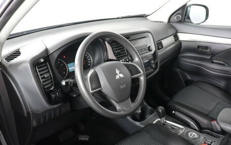 Mitsubishi Outlander III рестайлинг 3, 2013 год, 1 630 000 рублей, 9 фотография