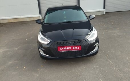 Hyundai Solaris II рестайлинг, 2013 год, 750 000 рублей, 1 фотография